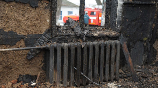 В сгоревшем доме в воронежском поселке нашли тело 62-летнего мужчины