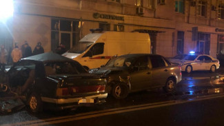В ночной аварии с 7 пострадавшими в Воронеже погиб 17-летний парень