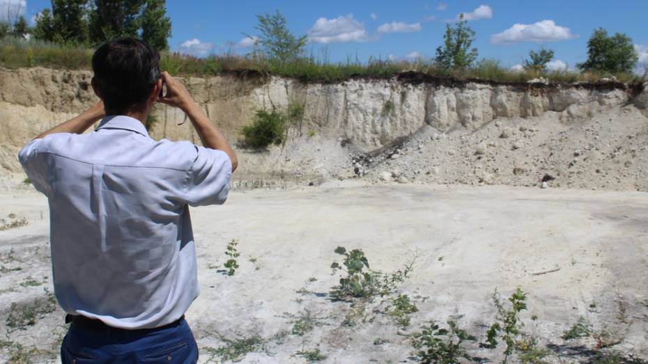 В Ольховатском районе обнаружили 2 площадки незаконной добычи песка и мела