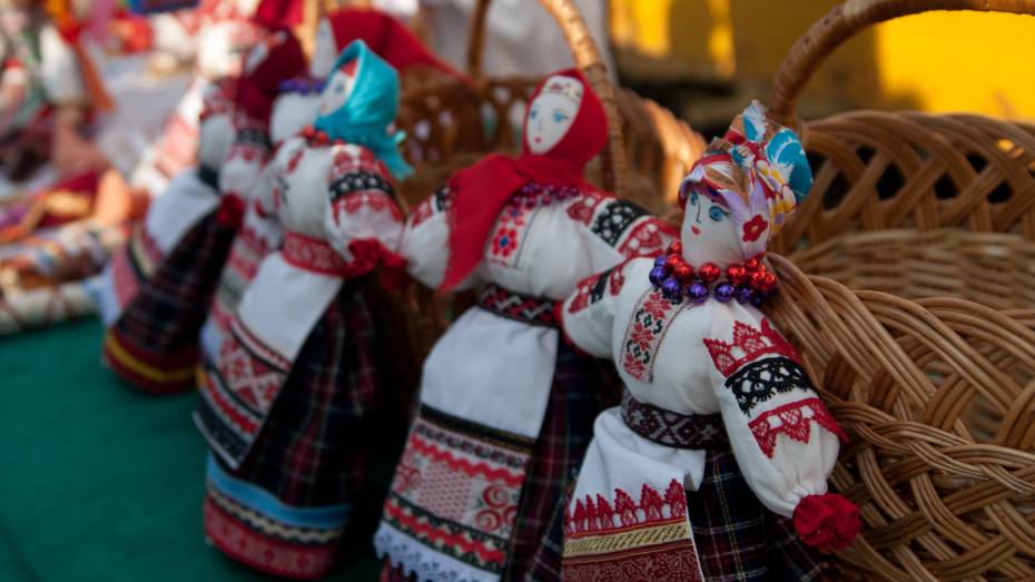 Воронежцев научат плести кружева, делать традиционных кукол и расписывать пряники