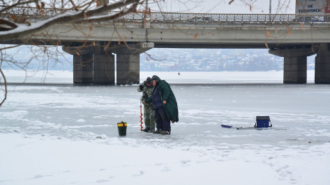 Спасатели измерили толщину льда на Воронежском водохранилище