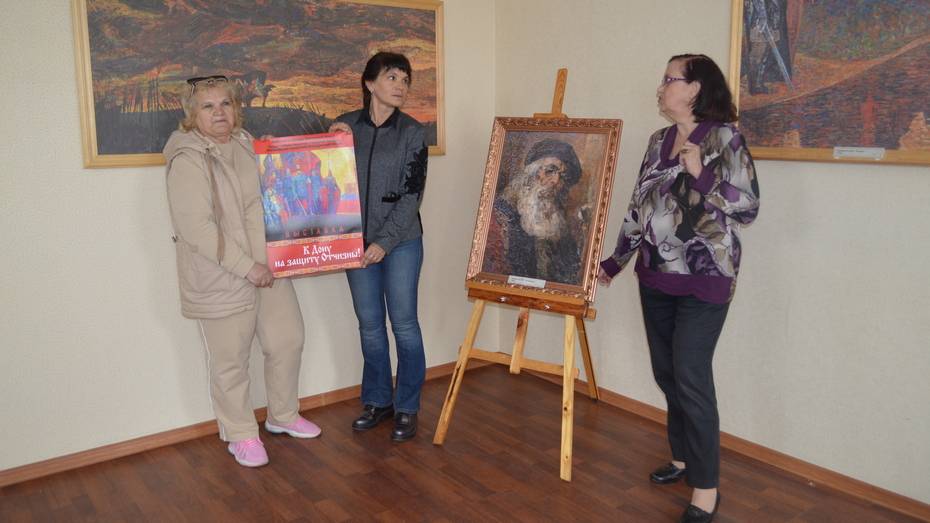 В Павловске открылась выставка картин художника Василия Криворучко