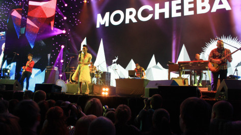 Вокалистка Morcheeba фотографировалась на фоне воронежских фанатов