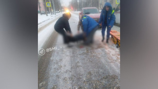 В Левобережном районе Воронежа днем 25 января сбили женщину