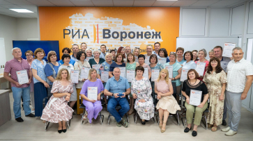 Секретарь Союза журналистов наградил лауреатов конкурса «10 лучших газет России» в РИА «Воронеж»