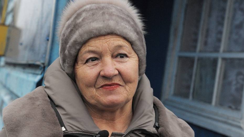 Выигравшая полмиллиарда рублей жительница Воронежской области оплатила похороны односельчанину