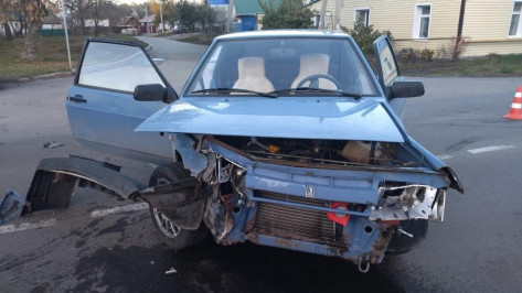 В Павловске Воронежской области пьяный водитель «восьмерки» устроил массовое ДТП