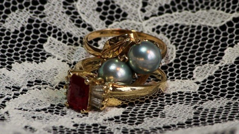 Воронежец украл у своей матери золото ради ремонта машины