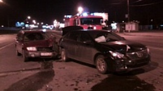 В Воронеже на Динамо столкнулись три иномарки