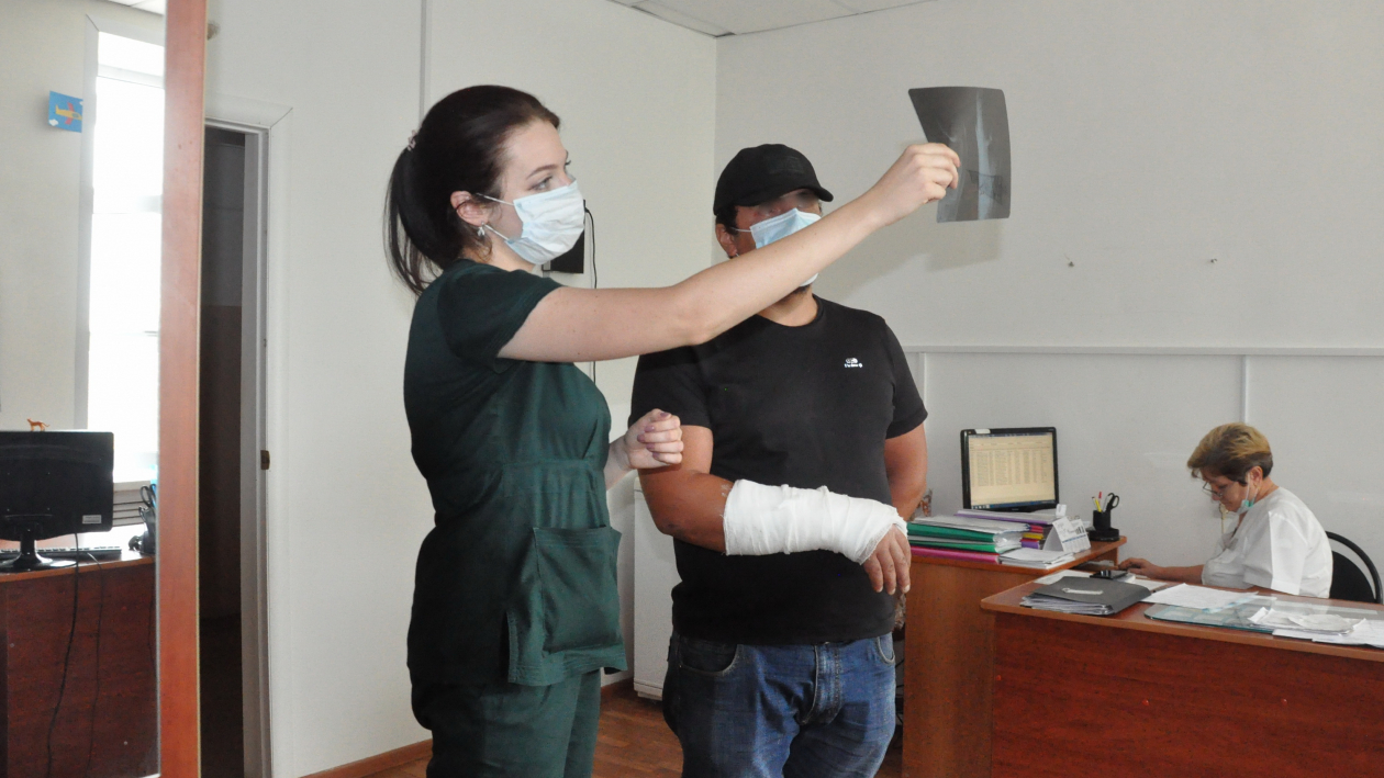 Спасает жизни. В больнице Воронежской области появилась первая за 40 лет женщина-хирург