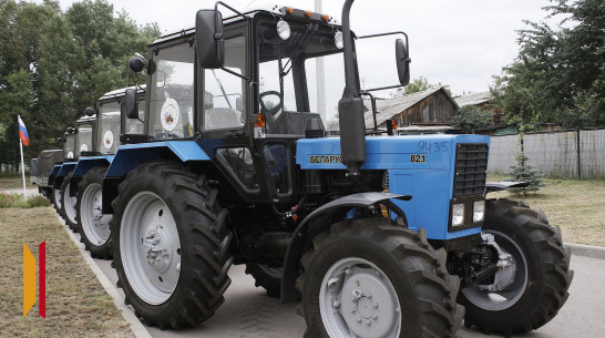 В Воронежской области рабочий упал с борта трактора и получил тяжелые травмы