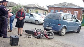 В Бутурлиновке автоледи сбила мотоциклиста