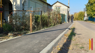 В хохольском селе Гремячье проложили тротуар к социальным объектам