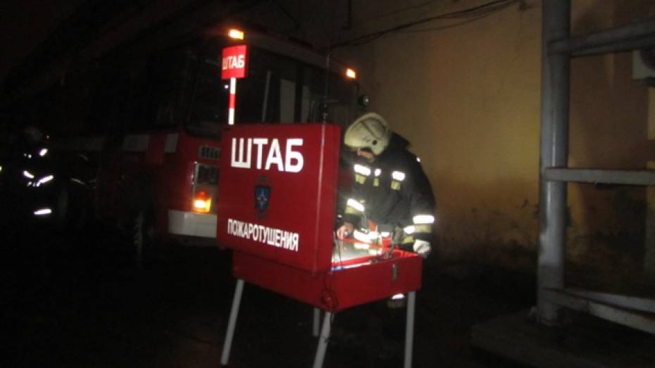 Ночью в Воронеже из-за пожара эвакуировали 32 человека из гостиницы