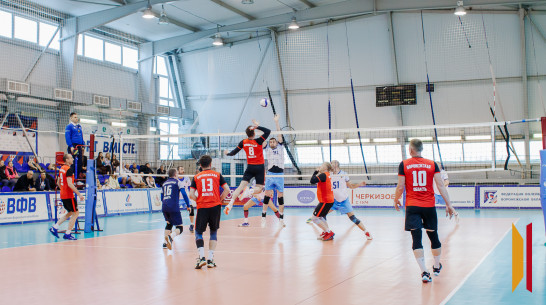 В Воронеже прошел турнир по волейболу среди ветеранов органов безопасности