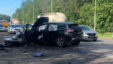 Момент жуткого смертельного ДТП с тремя машинами под Воронежем попал на видео