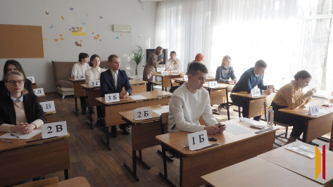 Воронежскую школьницу удалили с ЕГЭ по математике за шпаргалку