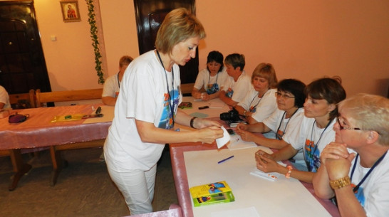 Учитель из Репьевки съездила в Сочи, чтобы научить коллег мастерить древнеславянский оберег