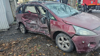 В Воронеже Mitsubishi врезался в ВАЗ с 17-летним водителем: пострадали трое