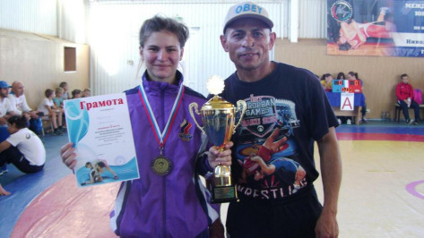 На Всероссийском турнире по вольной борьбе аннинская спортсменка завоевала «бронзу»