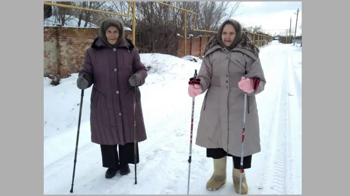 В Подгоренском районе подруги-долгожительницы занялись скандинавской