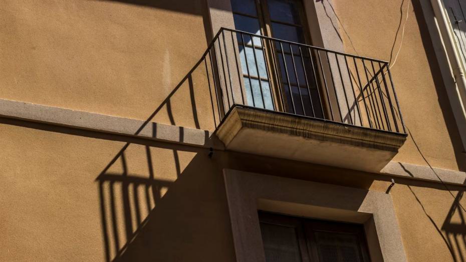 В Воронеже 12-летний мальчик выпал из окна