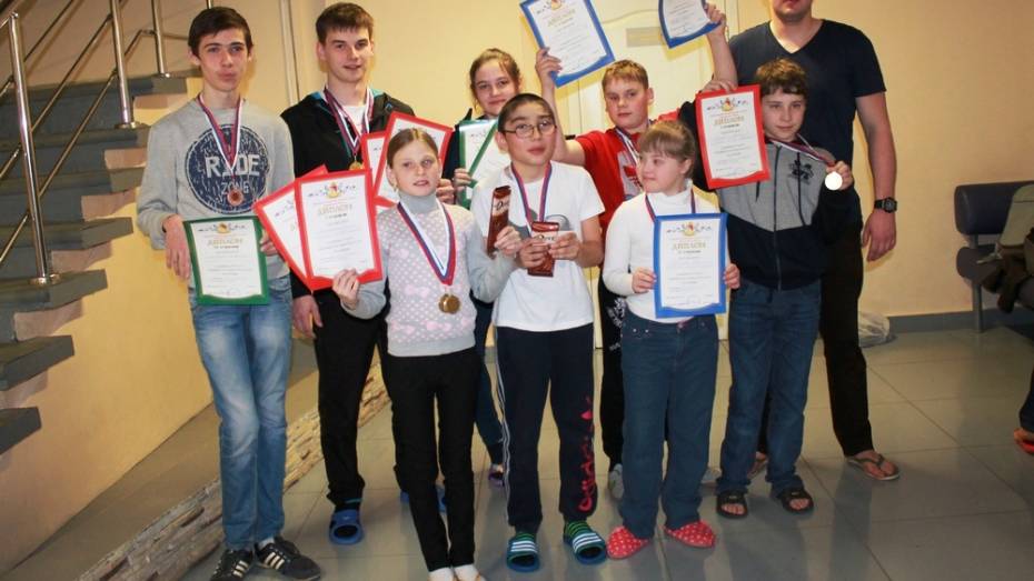 Хохольские пловцы завоевали на областных соревнованиях 13 медалей