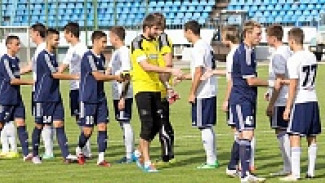 Тренер воронежского «Факела» проверил основной состав в двусторонке