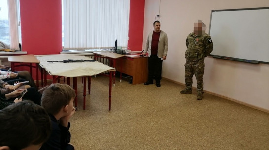 Ученики Базовской школы Ольховатского района встретились с участником СВО
