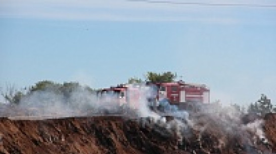 Под Воронежем загорелся полигон ТБО