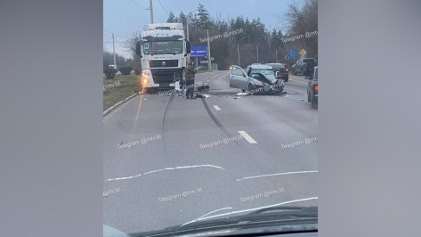 Воронежцы сообщили о серьезной аварии на улице Героев Сибиряков