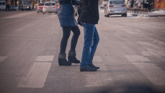 Полиция разыскивает водителя, насмерть сбившего женщину на «зебре» в Боброве