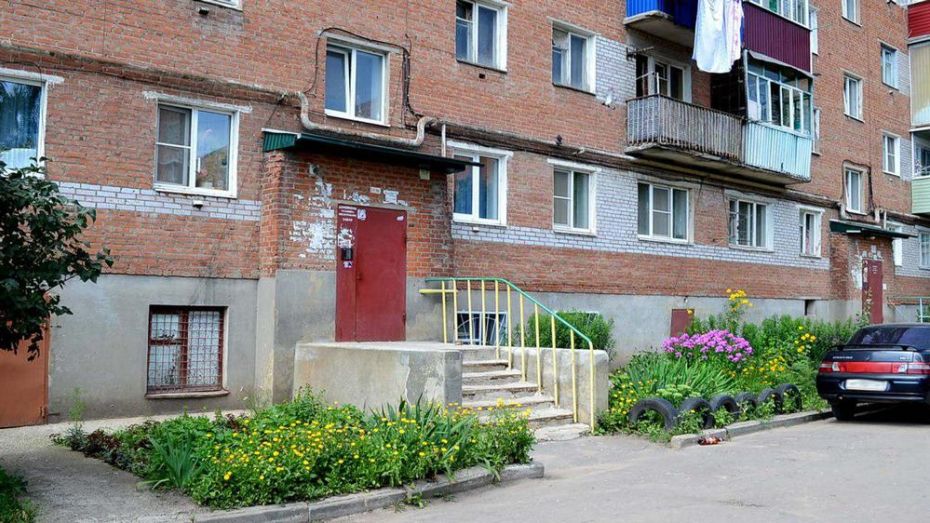 В Семилуках пенсионер ударил ножом 30-летнего соседа 
