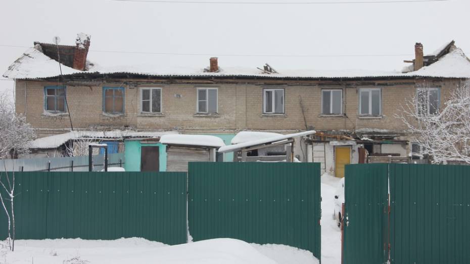 В каширском поселке Колодезный обрушилась крыша 2-этажного дома