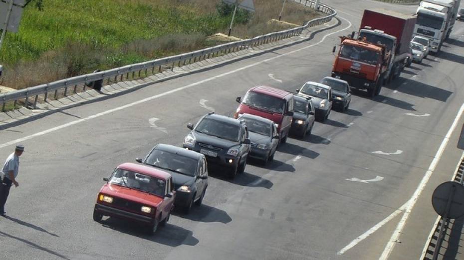 На трассе М-4 «Дон» в Воронежской области образовалась 10-километровая пробка