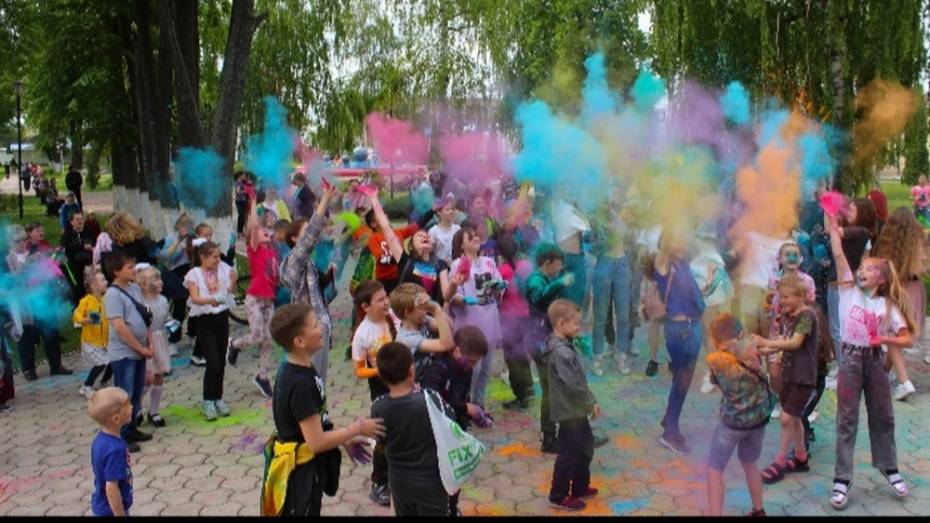 Верхнехавцев пригласили на фестиваль красок холи и танцевальный марафон