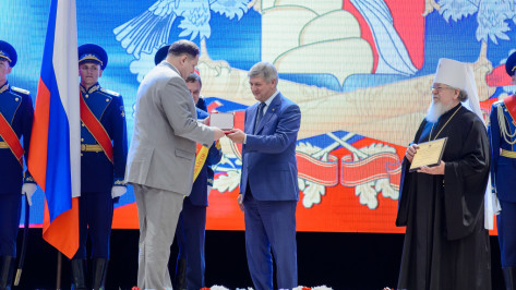 Губернатор наградил 20 жителей Воронежской области в день 85-летия региона