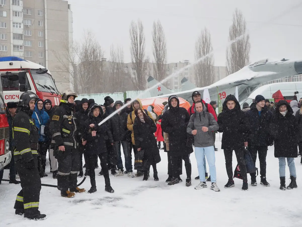 Для 400 воронежских школьников на областном сборном пункте прошла  патриотическая акция