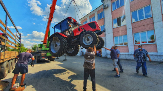 Острогожский многопрофильный техникум закупил 6 тракторов «Беларус»