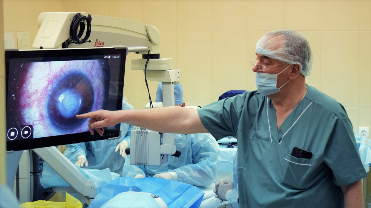 «Доктор, я вас вижу!» Воронежские врачи провели первую операцию по пересадке роговицы глаза