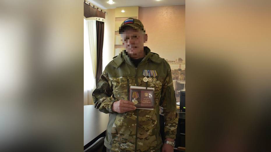 Командира взвода из Ольховатского района наградили медалью «За храбрость»