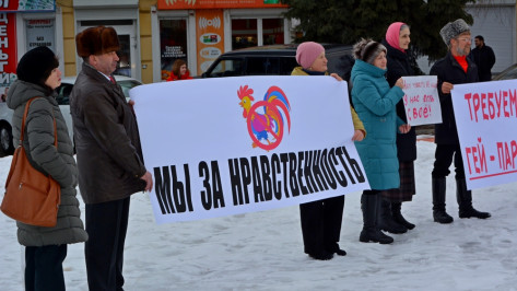 Жители Воронежской области устроили спонтанный митинг против гей-шествия