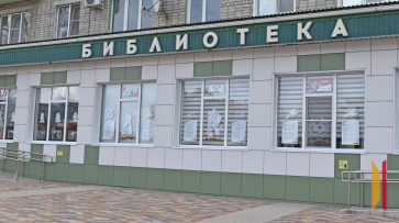 «Окна памяти»: витражная выставка о Великой Отечественной войне открылась в Лисках