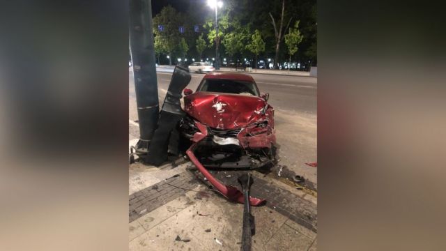 Виновник аварии на проспекте Революции в Воронеже заплатит за сломанный фонарь