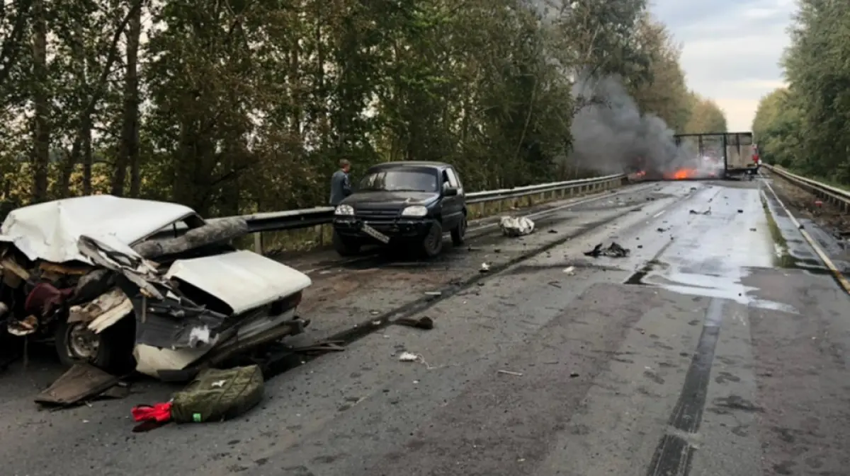 Житель Воронежской области попал в смертельное ДТП на угнанном ВАЗ-2106