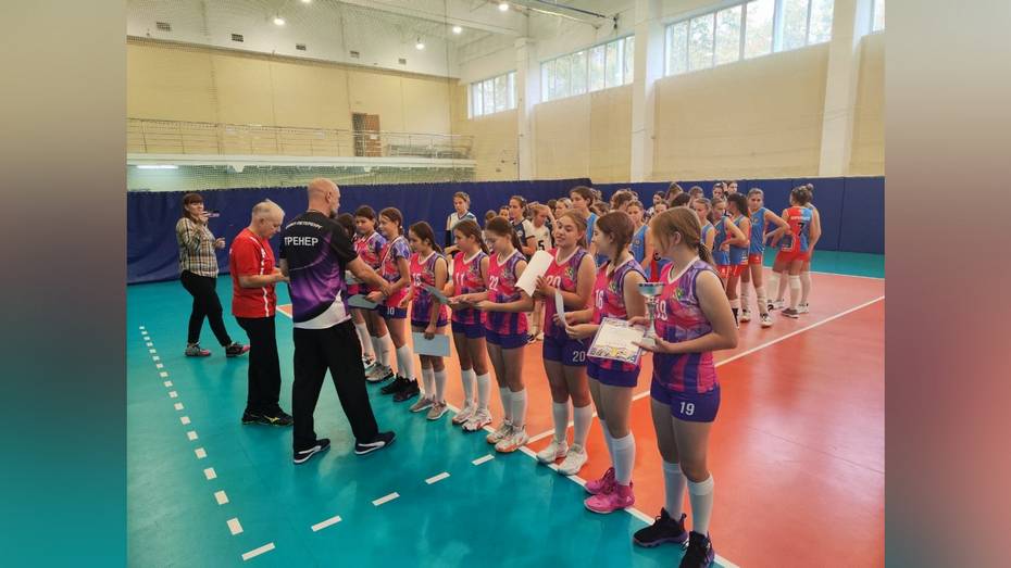 Бобровские волейболистки заняли второе место на межрегиональных соревнованиях