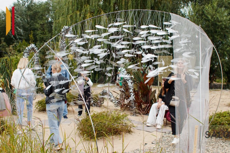 Полюс бесконечности