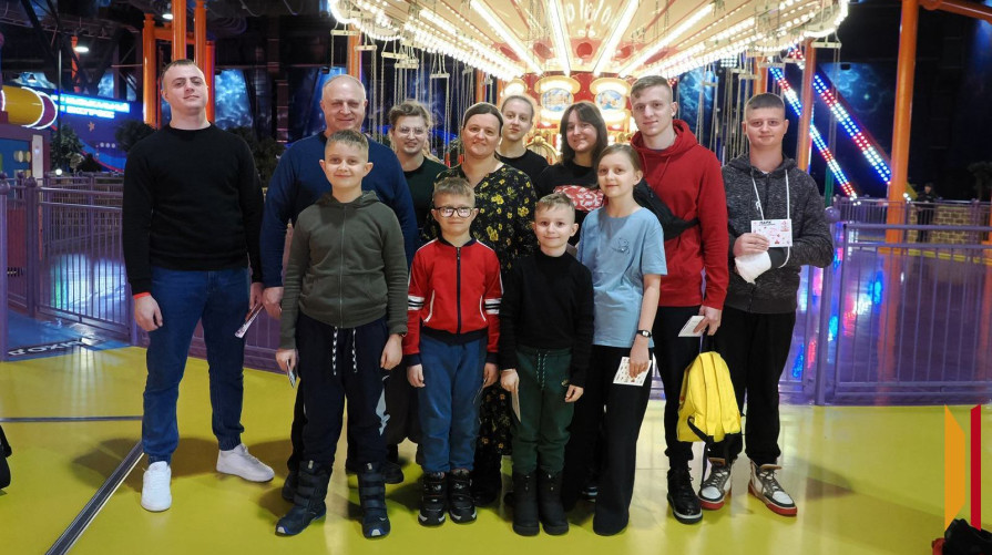 Подарок от воронежского губернатора: многодетная семья Гылка посетила парк аттракционов и океанариум