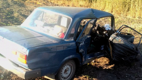 В Воронежской области столкнулись легковушки: 1 человек погиб и 4 пострадали