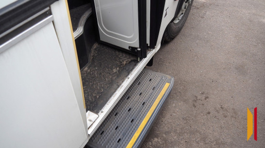 В Воронеже женщина выпала на улицу из ехавшего автобуса